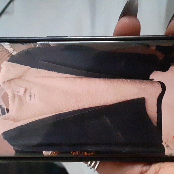 Clothes and shoes - Picture 4 of 6